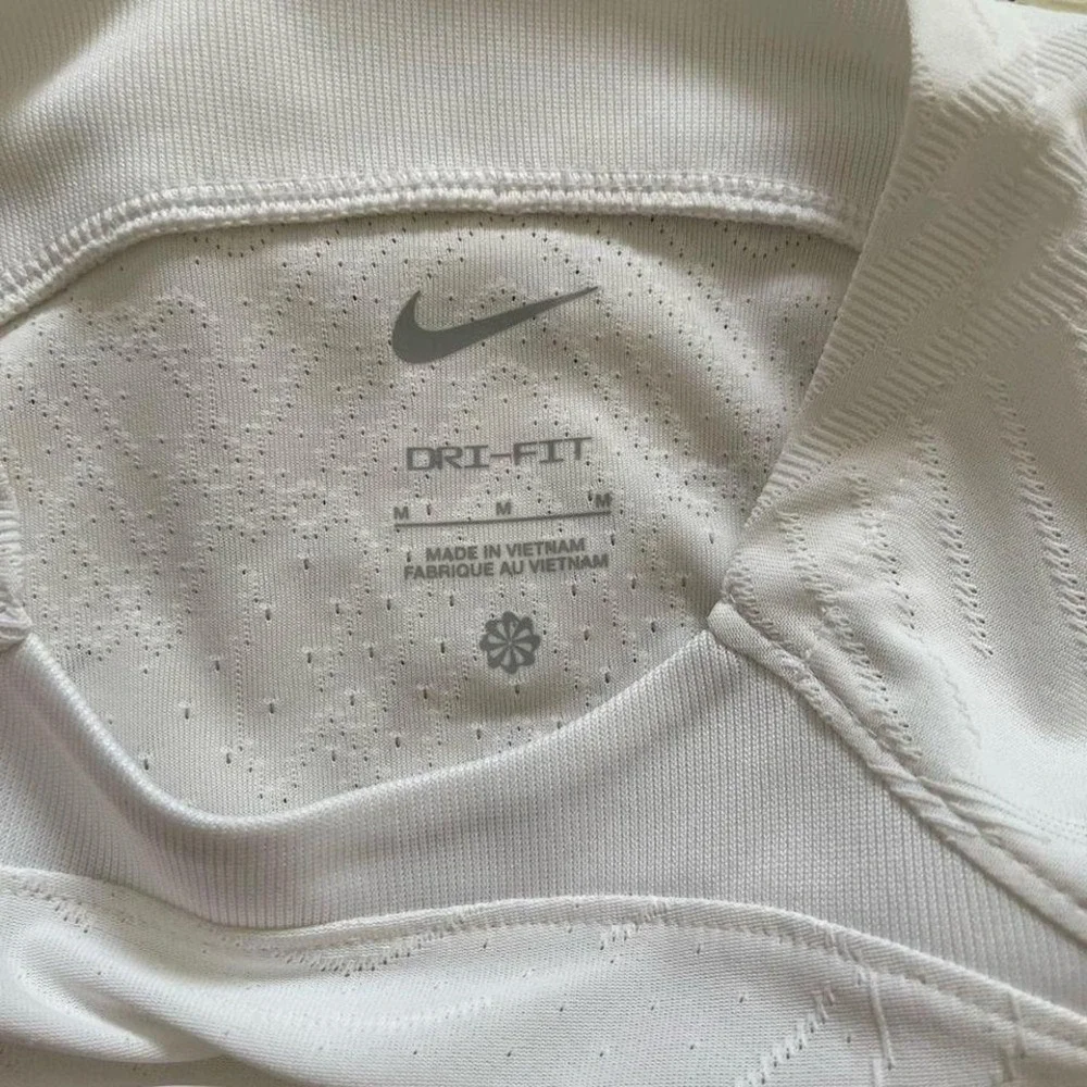 Nike Dri-fit short sleeve shirt M‎